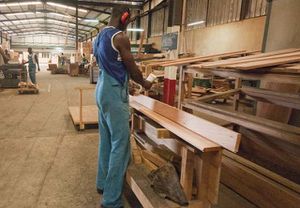 Le Gabon tente de sortir de l’économie de rente par la filière du bois 