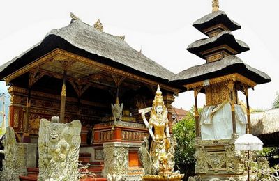 Bali - Ubud - Le Temple Pura Taman Saraswati La Déesse de la Sagesse, de la Connaissance et des Arts