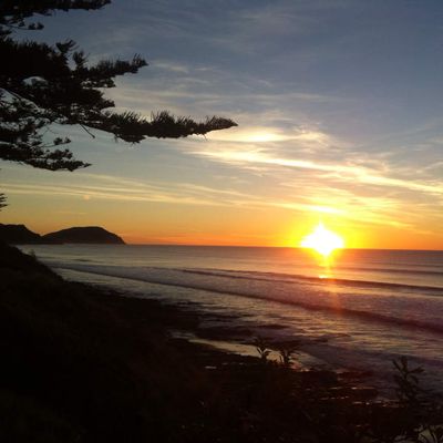 Retour en NZ en étant l'un des premier à voir le soleil le 3 avril. La photo 2 est la dernière photo avc les potos de NZ et la 3 est la vie du mont Maunganui