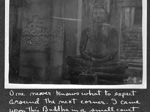1928-1929 , découverte des ruines d'Angkor par deux Occidentaux Mort et Franck .