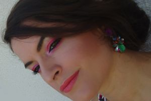 MAKE-UP ET TENUE FLEURIE