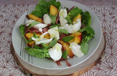 Salade mozzarella nectarine et jambon de Bayonne