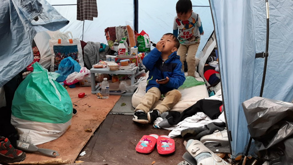 France : dans les Yvelines, une communauté de demandeurs d'asile Tibétains en proie au froid et à la pluie