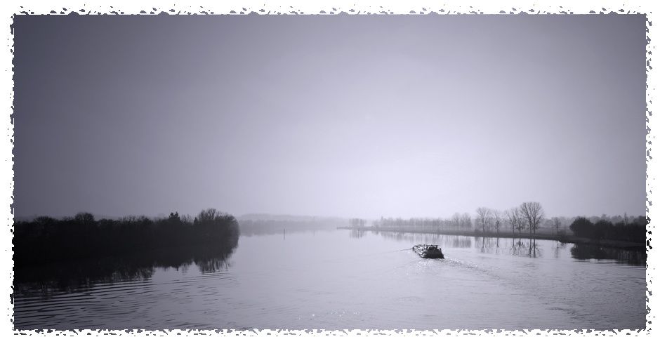 Des essais pas toujours réussis en noir et blanc, sépia et désaturation partielle...