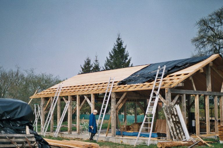 Construction d'une maison en paille par Christiane Fleury, bagnoles de ll'orne