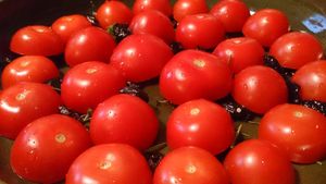 Clafoutis de tomates cerises aux herbes fraîches