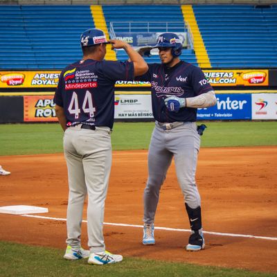 Marineros de Carabobo volvió a mostrar su poderío y propinó nocaut a Líderes de Miranda para barrer la serie