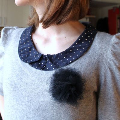 Broche en tulle noir