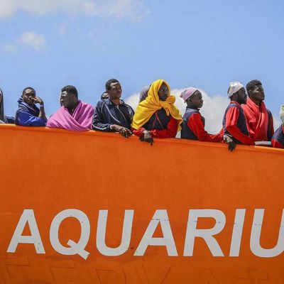 EN DIRECT - "Aquarius" : Malte accepte finalement d'accueillir les 58 migrants présents à bord du navire humanitaire 