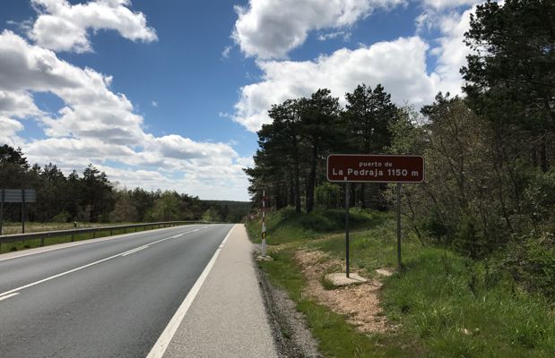 Jamais un coup de Clacson intempestif, deux ou trois petits signes par ceux qui reconnaissent le Gwen a Du. Essayez la même chose entre Loudéac et Pontivy ou entre Pontivy et Baud. 