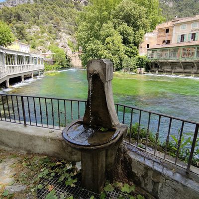 FONTAINE-DE-VAUCLUSE