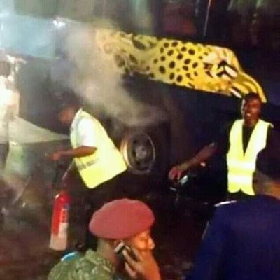 Bus des leopards en flamme