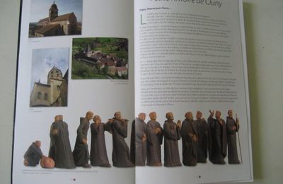 En feuilletant le livre des bannières brodées...