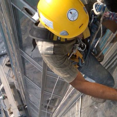 Remédiez aux risques mortels en appelant une entreprise cordiste