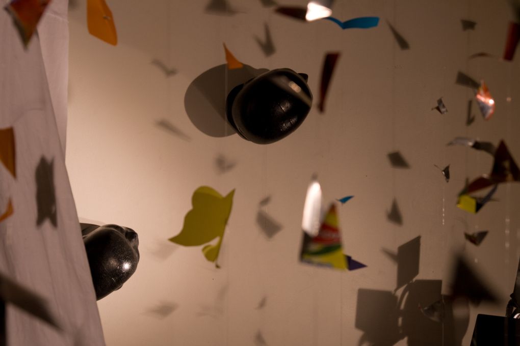 Installation, performence avec la collaboration
en cours pratiques, de prise de son et vidéo par les étudiants de
l'école de Design StudioM - Marseille - 
sur le thème "L'Art est u jeu...."