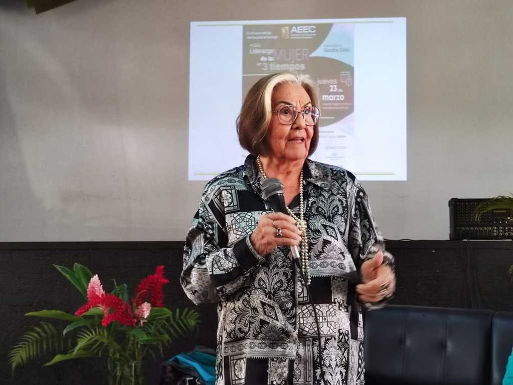 En la AEEC se desarrolló exitosa jornada de “Liderazgo de la Mujer en 3 Tiempos” con asistencia amplia