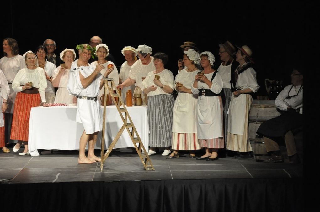 17 mai 2013 - La CANTILENE remet çà ! Dans la nouvelle salle de Rethel, "L'ATMOSPHERE" , avec le concours des services de la ville, des opérettes à grand spectacle pour le plaisir de 350 spectateurs.