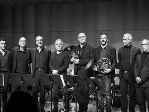 paris jazz horns, ( ex justa7band) est constitué de 8 musiciens avec de fortes personnalités qui ont une réelle complicité instrumentale
