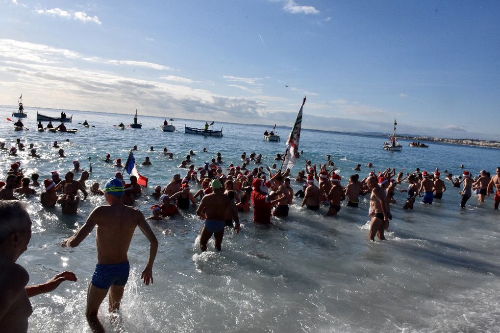 76e EDITION DU BAIN DE NOEL DEVANT L’ANGE DE LA BAIE