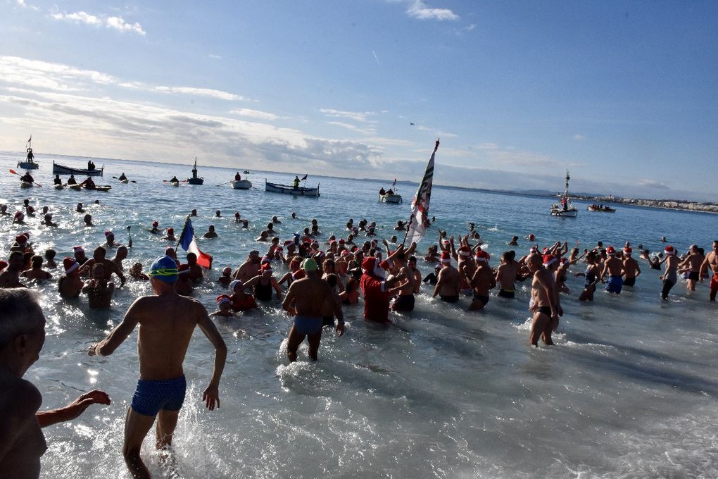 76e EDITION DU BAIN DE NOEL DEVANT L’ANGE DE LA BAIE