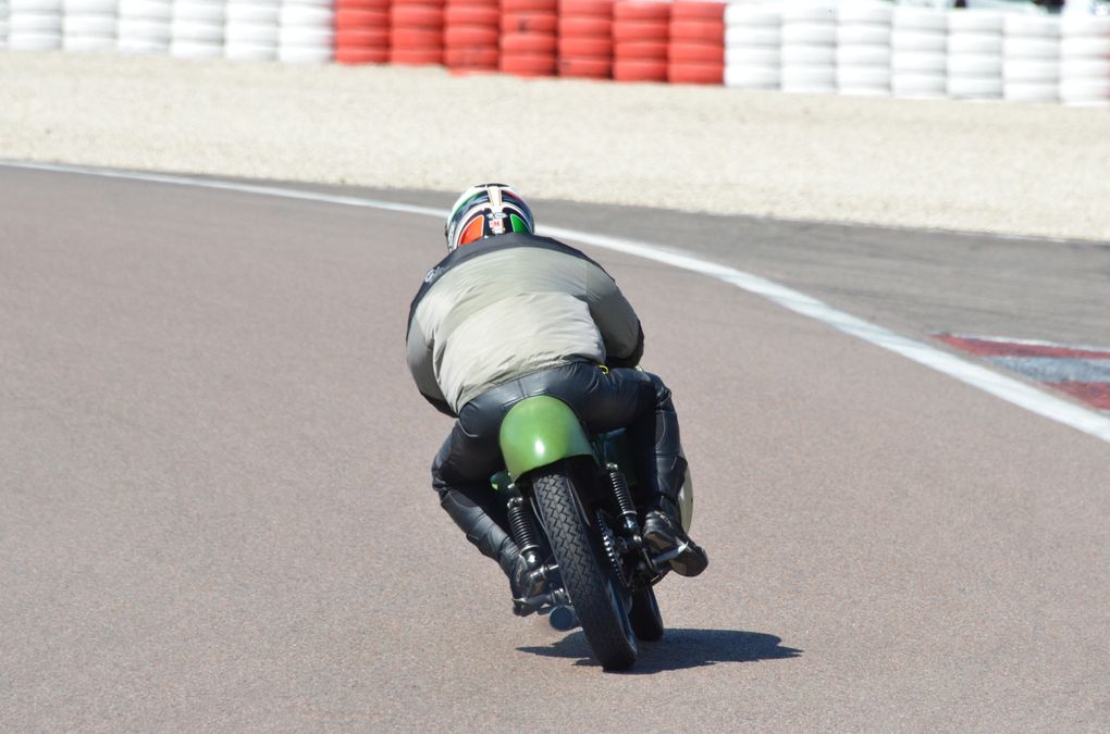 Coupes Moto-Legende 2013 
Dijon Prenois
Démonstration piste motos  Endurance et Grand Prix