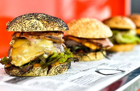 Découvrez vite les Food Truck installés devant le VandB au 222, rue de Lorient à Rennes !