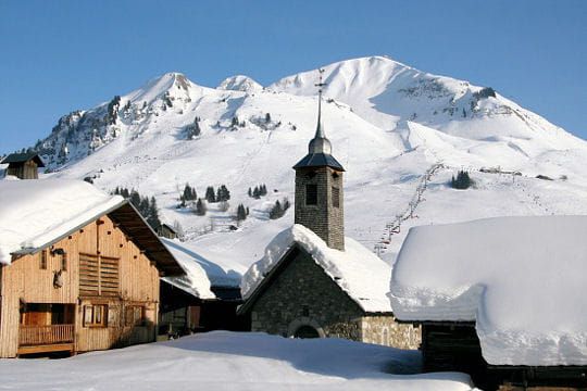 Les Alpes ... En hiver, la montagne se pare de ses magnifiques habits blancs