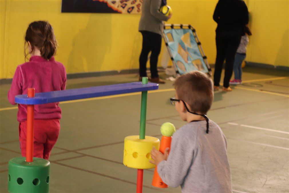 Rencontre sportive en maternelle