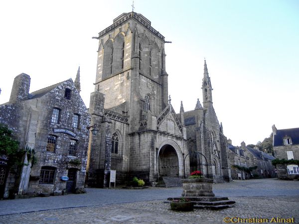 Locronan: Place de l'église