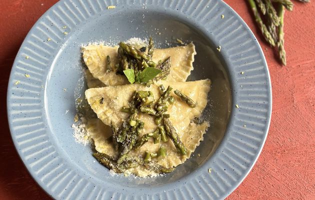 Ravioli di  Ricotta e Limone con Burro Salato e Asparagi e Gratin di Asparagi 