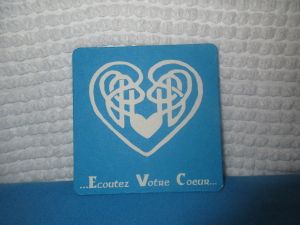 La peau est un tissu organique capable d’absorber, stocker pendant des mois et redistribuer les vitamines (comme la Vitamine D) et les sels minéraux (comme le magnésium).
