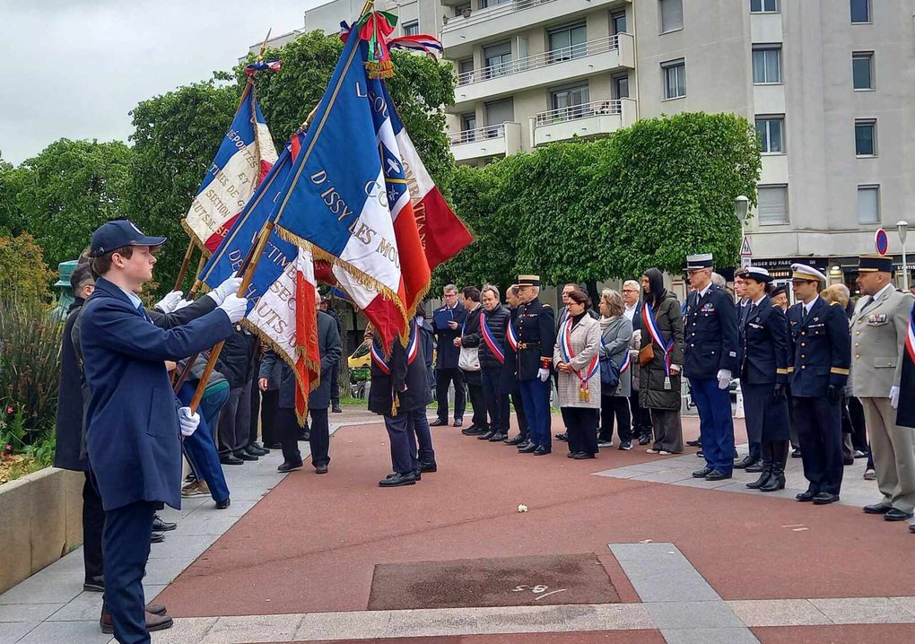 Issy-les-Moulineaux commémore le souvenir des victimes et héros de la déportation.