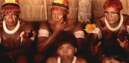 Quand des indiens d'Amazonie donnent une leçon de vie d'amour de respect de la nature et de civilisation.