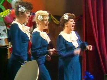 # 1240-1247 Un spectacle des années 1940 est organisé au Rovers