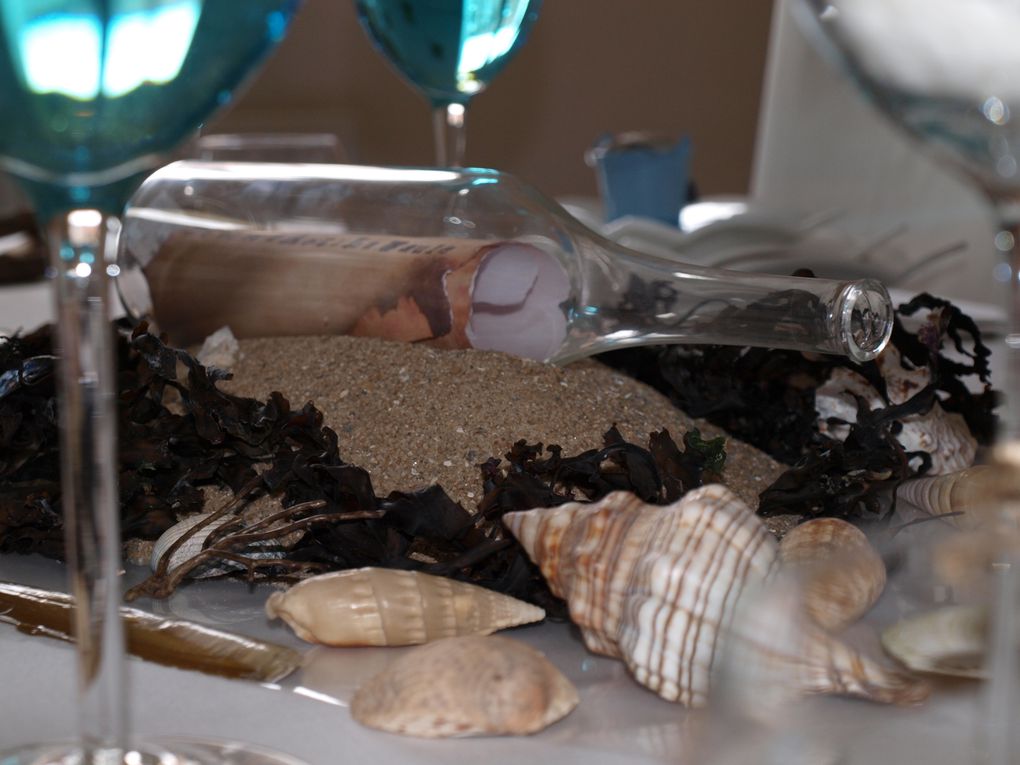 Une table "souvenirs de vacances" réalisée avec ce que la nature nous offre en bord de mer.