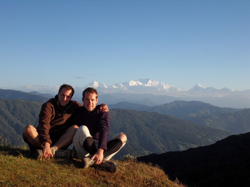 Trek jusqu'à admirer le Kangjenjunga, 3ème plus haut sommet du monde au soleil couchant et au petit matin