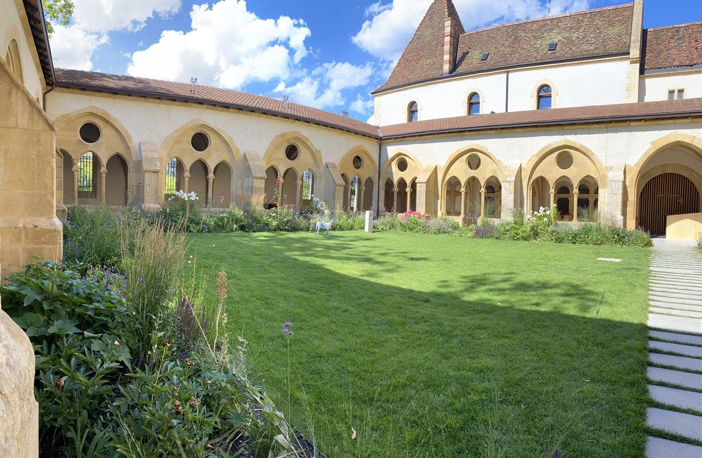 Ballade autour de la collégiale et du château à Neuchâtel