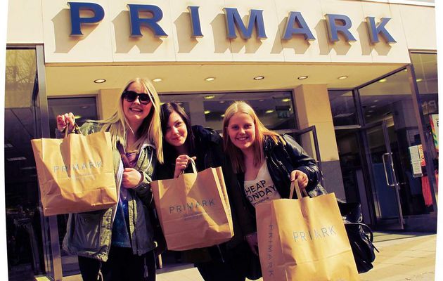 Accusée d’exploiter ses salariés, la grande enseigne Primark a-t-elle changé ses pratiques ?