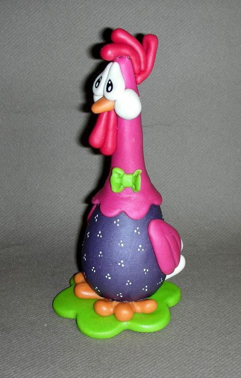 Petite poule en porcelaine froide