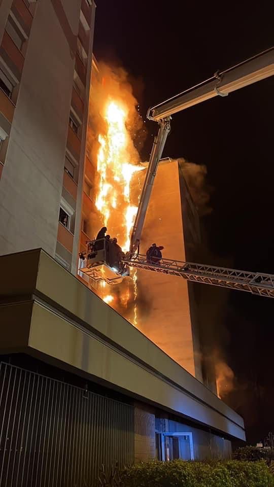  Incendie au-dessus du commissariat d’Epinay-sur-Seine : les policiers héroïques 