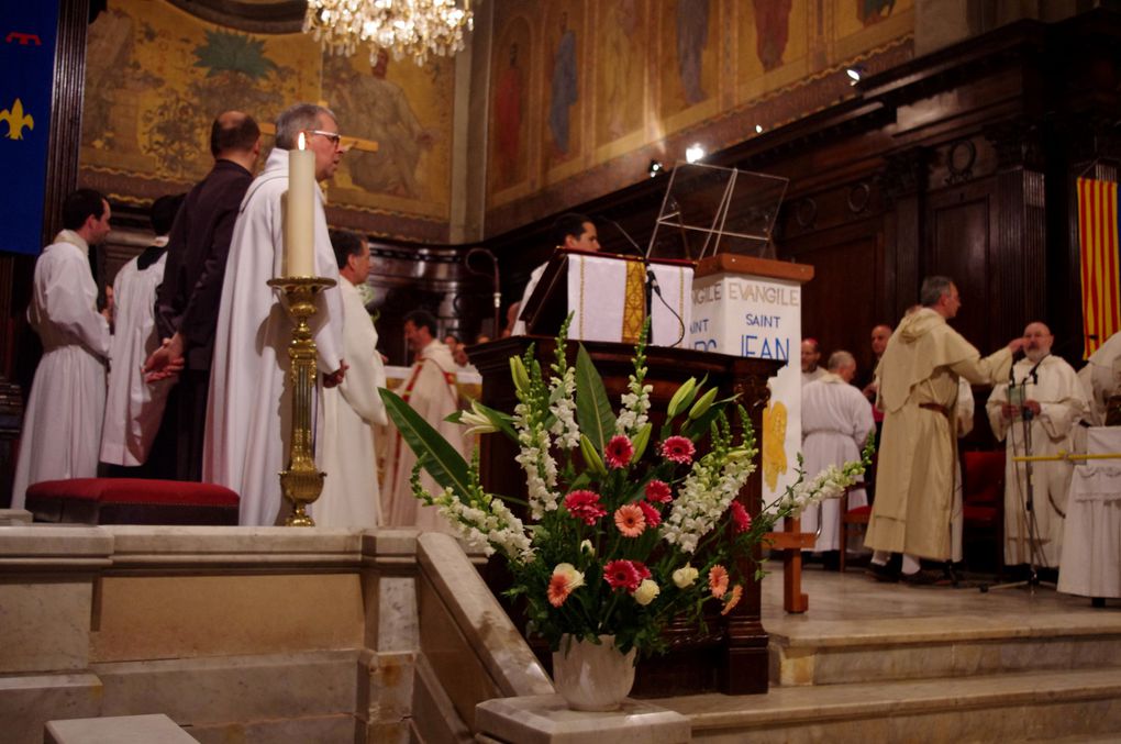 Grande procession en présence de Mgr Rey et Mgr Fisichella dans les rues du Centre ville