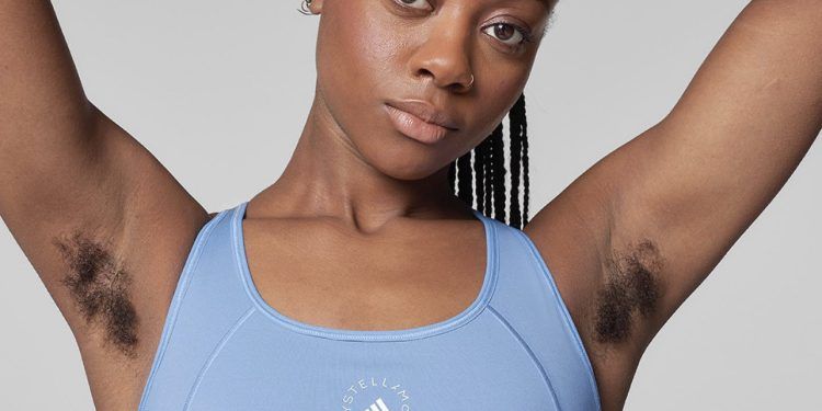 Est-ce bizarre de ne pas se soucier qu'une femme ait des aisselles poilues ?