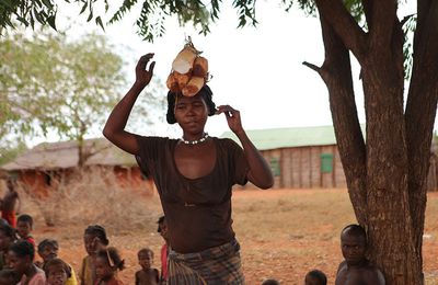 Les femmes, les forêts et les industries extractives : Le cas des femmes indigènes Mikea à Madagascar