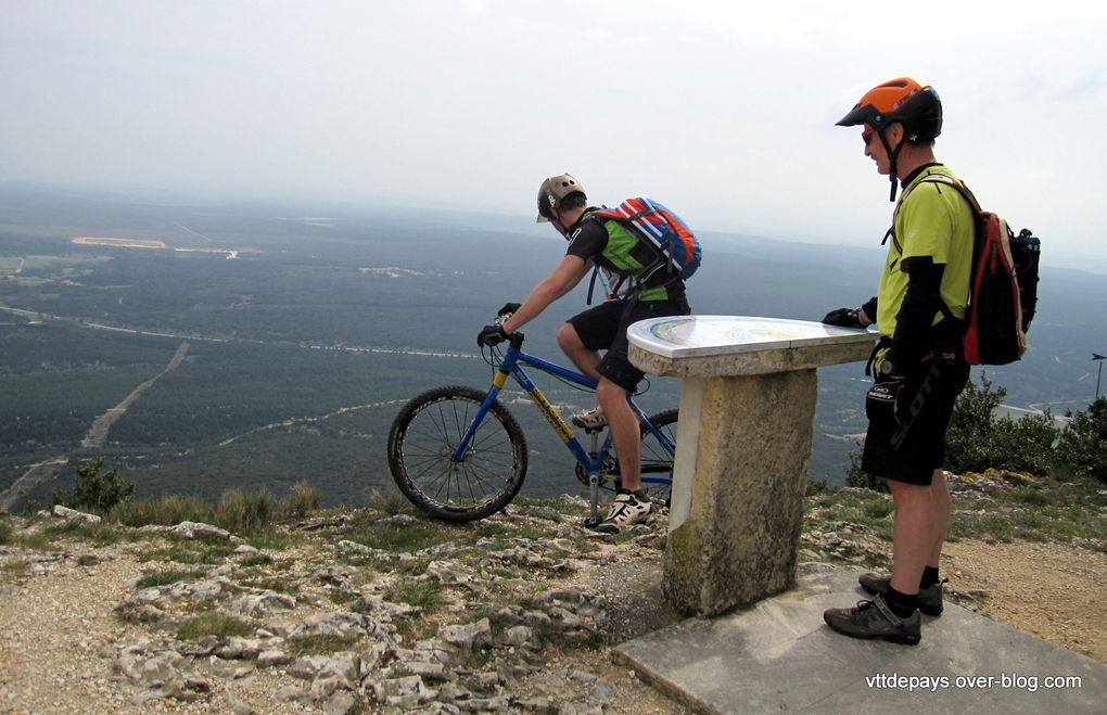 Le Mont Bouquet Tour