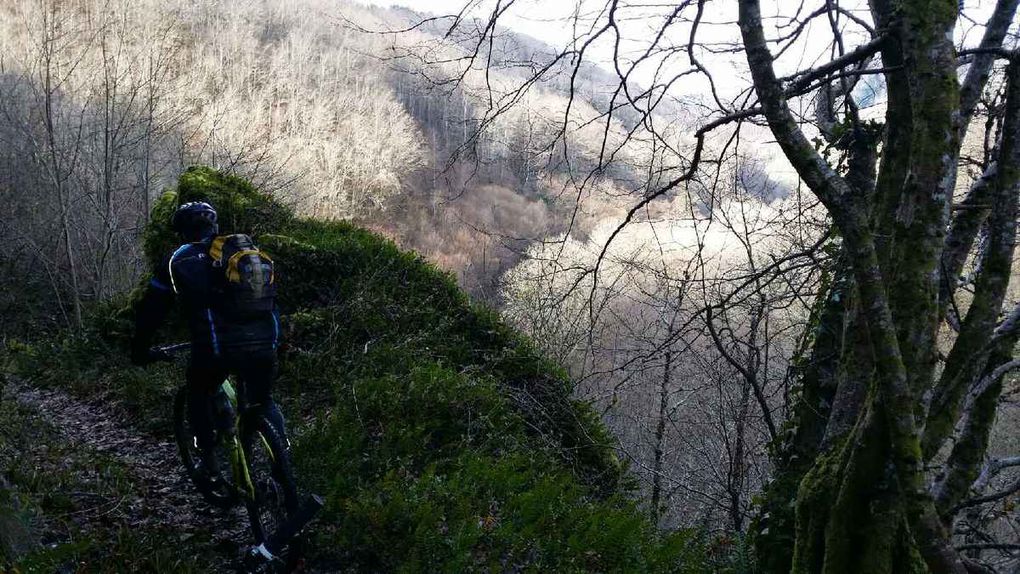 Gorges de la Cère. De Laroquebrou à Bretenoux/ Biars