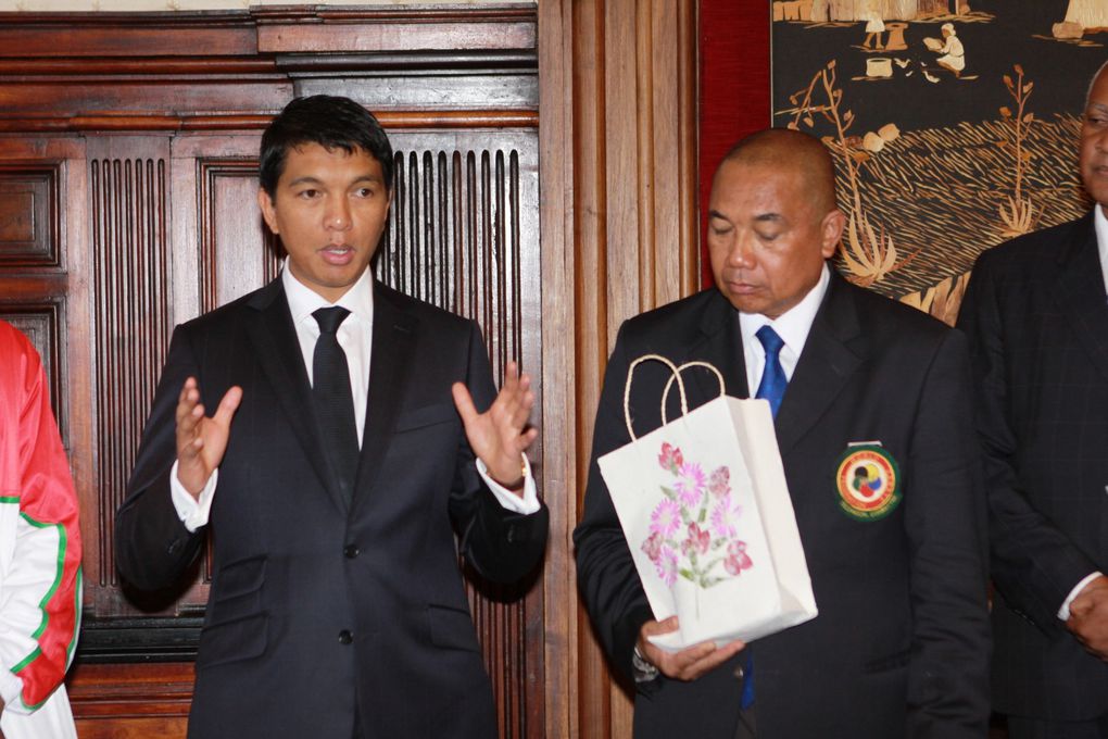 Le Président Andry rajoelina, a reçu les karatékas malagasy et l’équipe de volley-ball de la Gendarmerie Nationale.