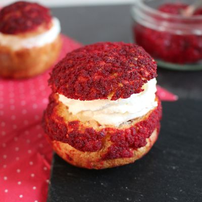 Choux à la framboise & chantilly mascarpone.