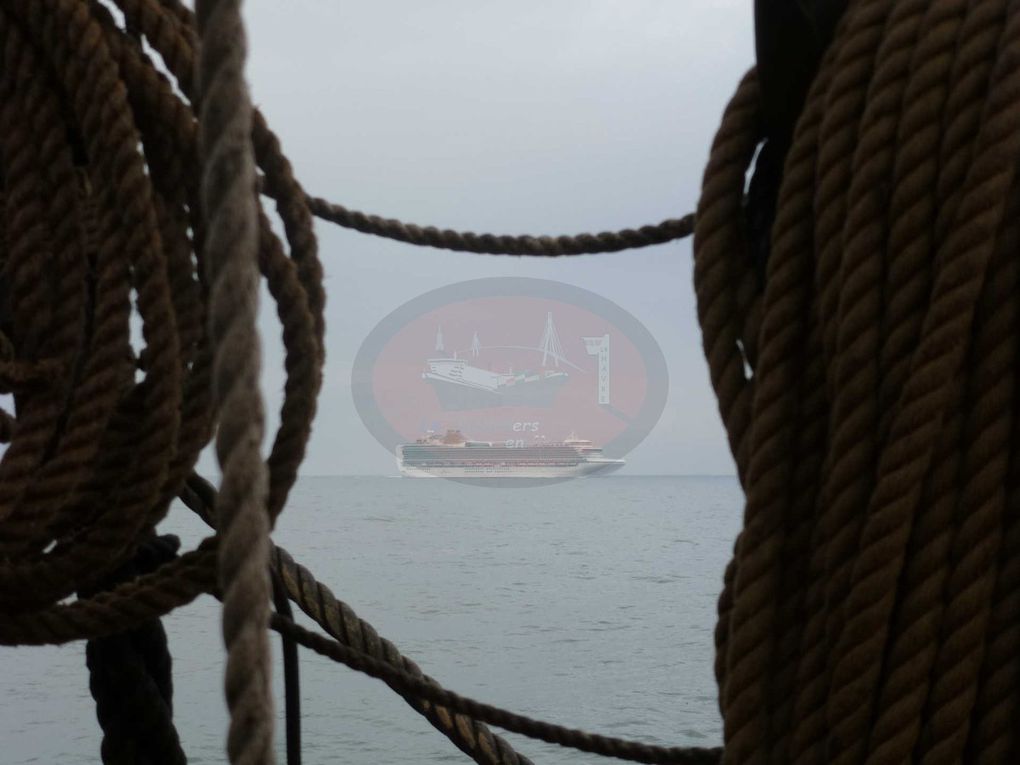 Voici les dix jours durant lesquels nous avons navigué vers Rouen et son Armada. Faisant route plus vite que prévu, nous passerons une demi journée devant l'Ile de Wight et une autre à l'ancre, à l'entrée de la Seine.