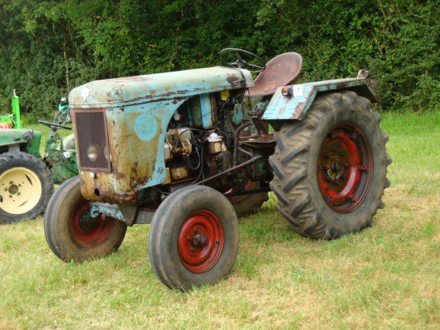 TRACTEUR
SUITE A UNE VISITE DANS UN VIDE GRENIER....