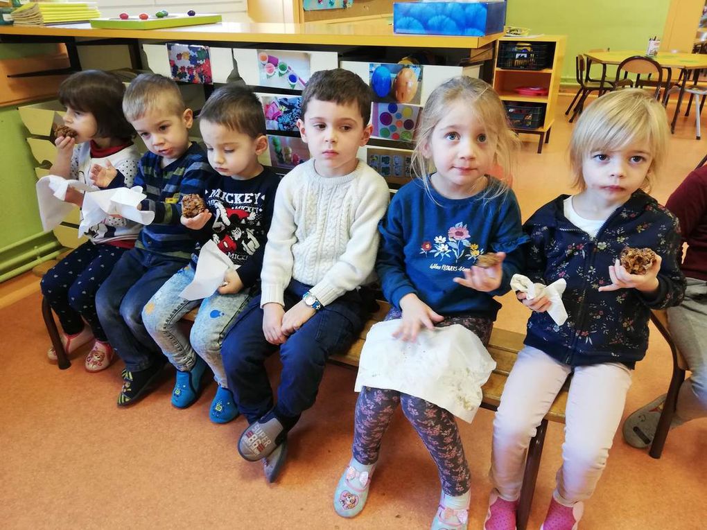 Je ne sais pas dans les familles des Petits/Moyens mais à l'école, ces roses des sables ont été très appréciées ! Miam !